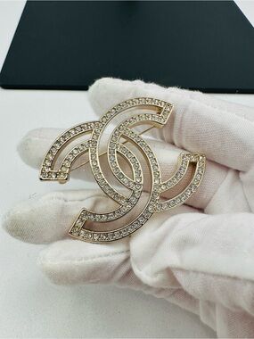 Chanel Iced Out Cystral Brooch Vintage